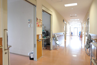 宇都宮協立診療所：病室廊下